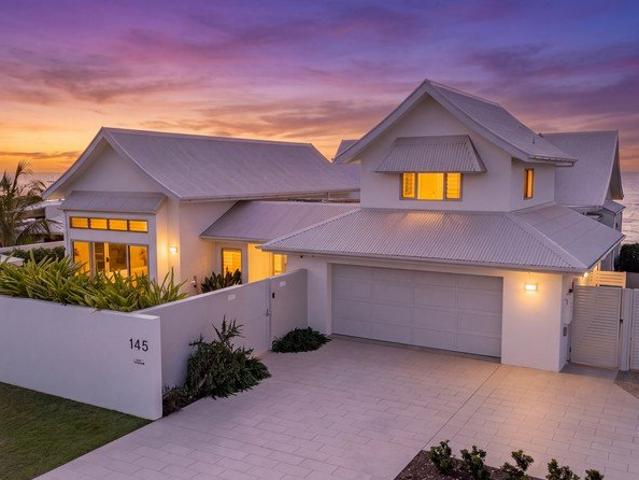 An Exceptional Absolute Waterfront Residence on the Southern Great Barrier Reef