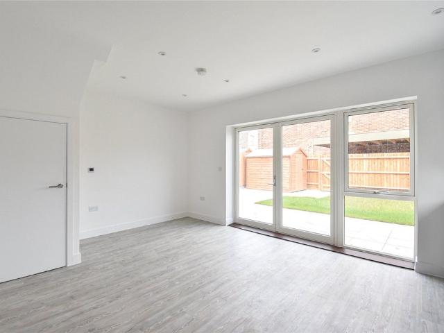An exceptional bedroom detached house situated at the prestigious Marleigh development located to the east of the city. Rear enclosed garden with patio area, shed and side access. Carport parking space. ASHP. Unfurnished