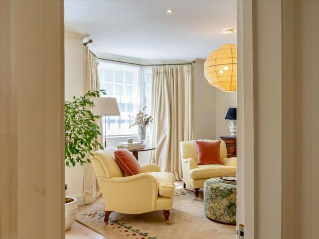 An exceptional Chelsea home featured in House & Garden, combining elegance, character and contemporary comfort for let in SW3