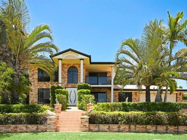 An Exceptional Family Retreat in a Prime Cul de Sac Location
