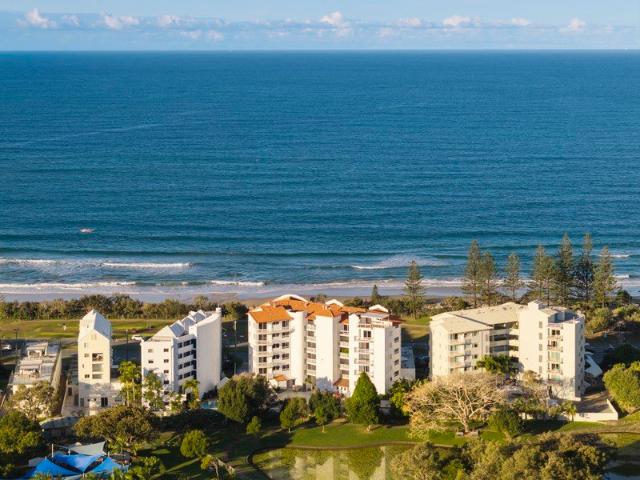 An Exceptional Front Row Opportunity in Alexandra Headland