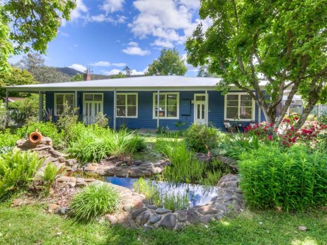 An Exceptional Freehold Vacant Possession with Endless Lifestyle Possibilities