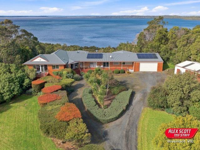 An Exceptional Lifestyle Estate with An Outlook Beyond Compare