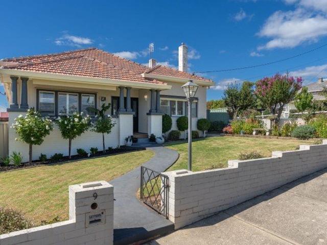 AN EXCEPTIONAL LIFESTYLE IN A TIGHTLY HELD SETTING