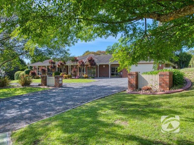 AN EXCEPTIONAL LIFESTYLE PROPERTY WITH SPACE FOR THE WHOLE FAMILY