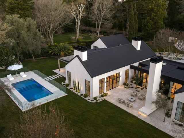 An Exceptional New Single Level Residence of Contemporary Luxury