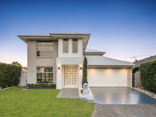 An Exceptional Residence of Elegance & Luxury!