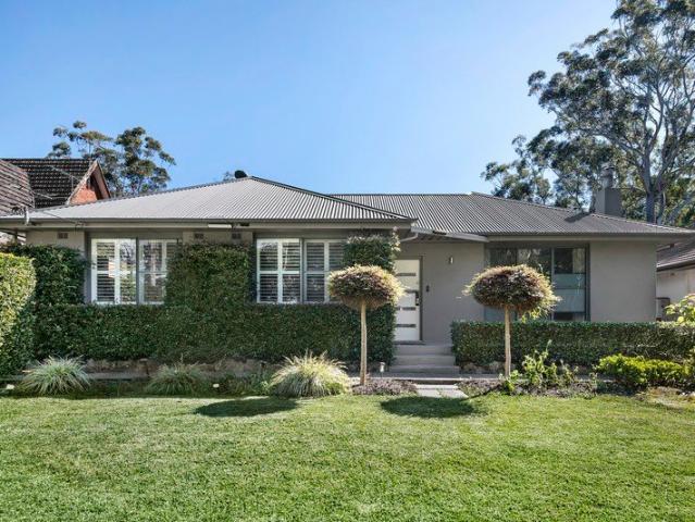 An Exceptional Sanctuary of Space & Serenity with Sweeping District Views