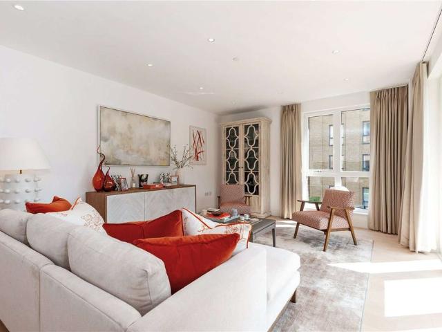 An exceptionally presented 3 bedroom Riverside apartment