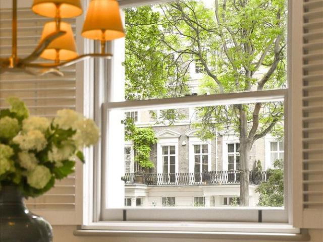 An exceptionally refurbished two bedroom house to rent in the heart of Knightsbridge, SW7