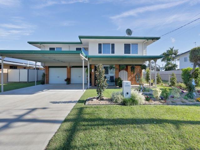 AN EXCEPTIONALLY SPACIOUS FAMILY HOME IN THE HEART OF SOUTH MACKAY, WITH SECOND LIVING AREA DOWNSTAIRS