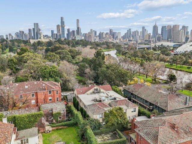An Exclusive Botanic Gardens Address