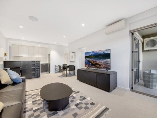 An Executive Retreat with Intimate Sydney Harbour Views