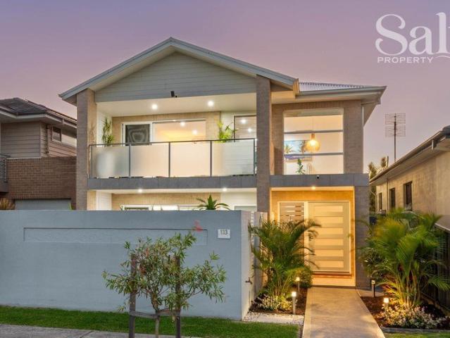 An Expansive Coastal Home of Refined Style and Effortless Entertaining