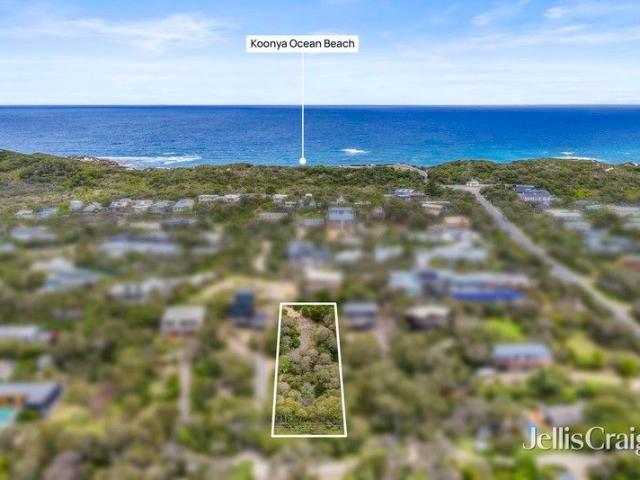 An expansive allotment with bay vistas in the Koonya beach and surrounds