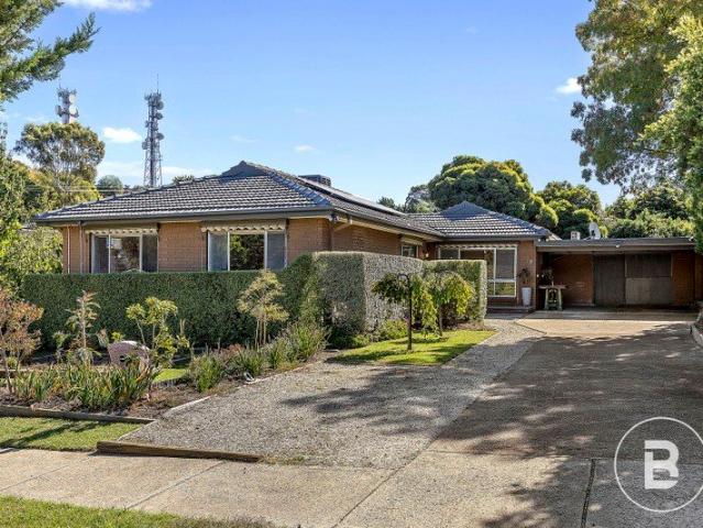 AN EXPANSIVE FAMILY HAVEN JUST MINUTES FROM BENDIGO CBD