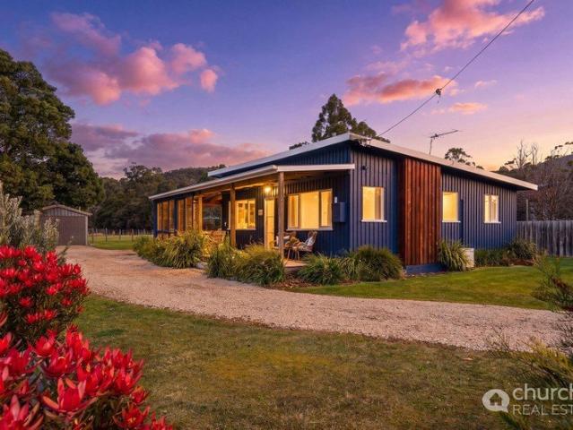 An Exquisite Coastal Family Retreat and or Thriving Holiday Accommodation Business