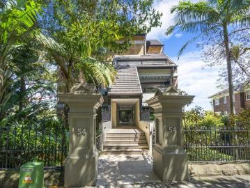 An Exquisite Garden Apartment with a Sunny North East Aspect & Private Entry