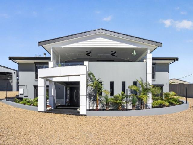 An Extraordinary Coastal Residence with Luxury at Every Turn