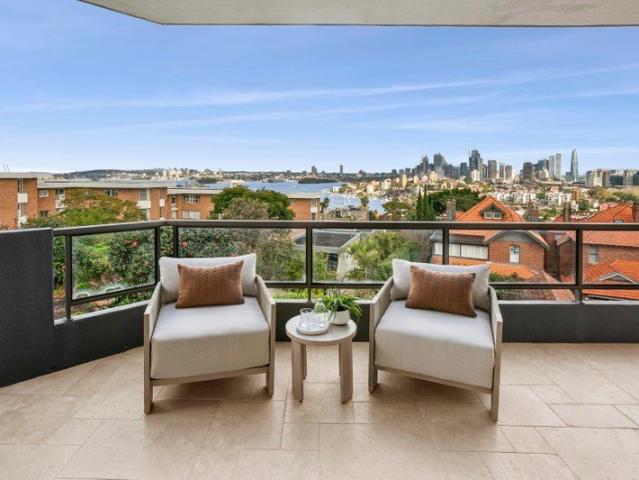 An Extraordinary Harbour Residence with World Class Views