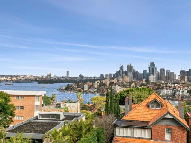An Extraordinary Harbour Residence with World Class Views