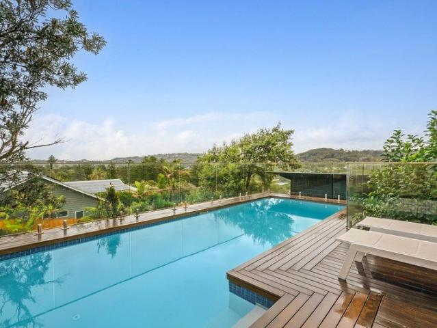 An Extraordinary Headland Retreat with Ocean & Pittwater Vistas