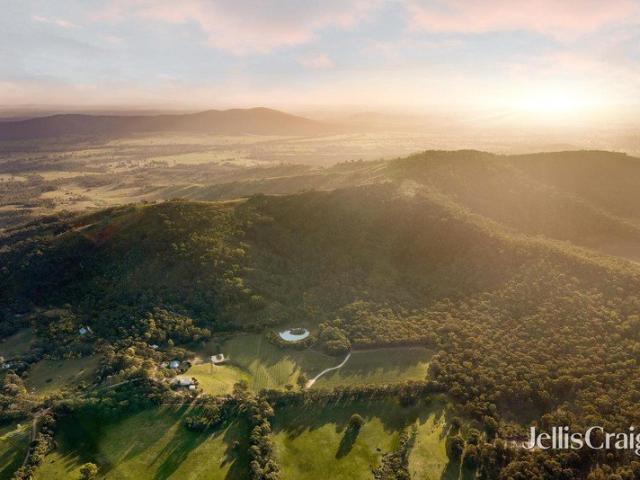 An extraordinary Winery Estate in the heart of Victoria's premier wine country