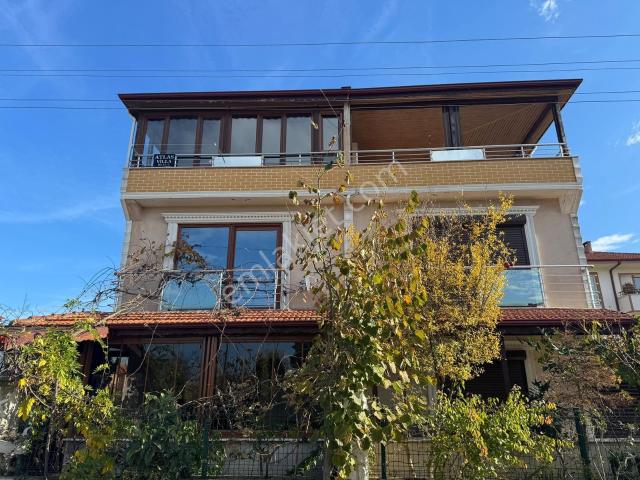 Nadir Bulunan Mutfak Ayrı Nefis 215m2 Villa !