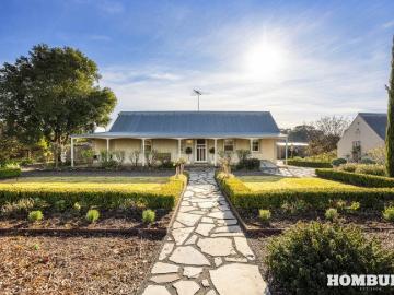 An Iconic Bethany Estate with Creek Frontage