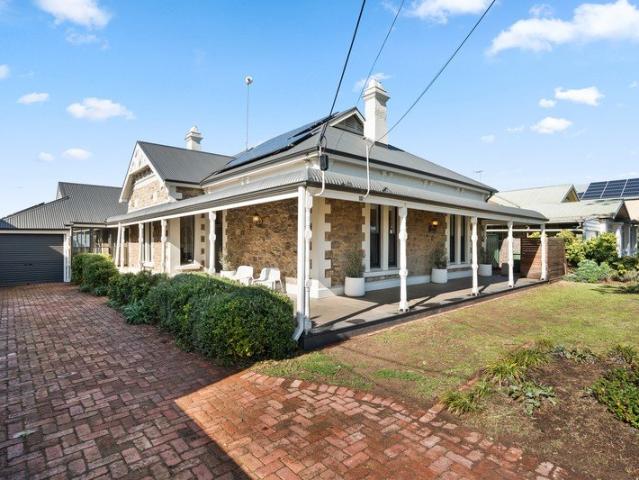 An Iconic Beachfront Family Home
