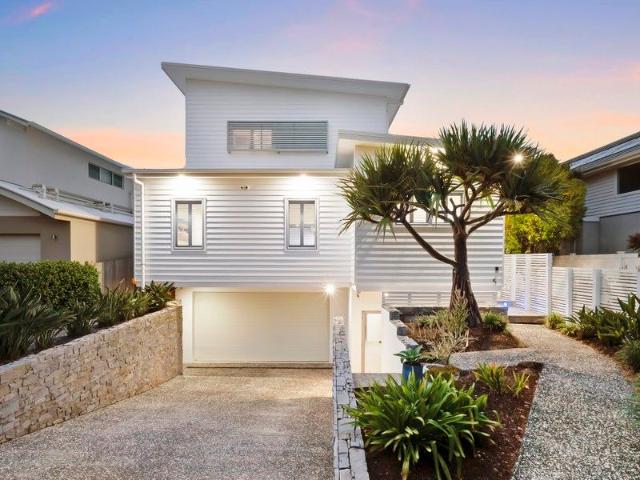 An Iconic Beachfront Statement of Luxury & Scale