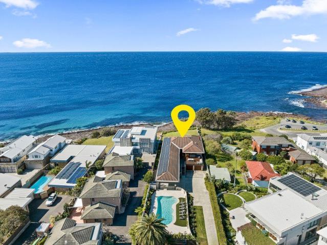 An Iconic Oceanfront Residence with Uninterrupted Coastal Views