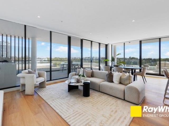 An Iconic Luxury Penthouse with Sweeping Panoramic Views + Study