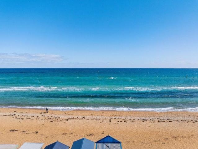 AN ICONIC SLICE OF COSTAL LUXURY