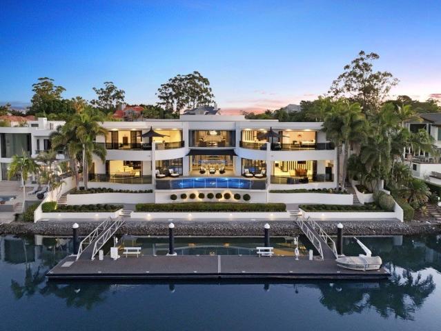 An Iconic Waterfront Estate of International Calibre