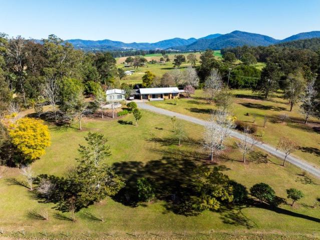 An Idyllic Country Retreat with Panoramic Views