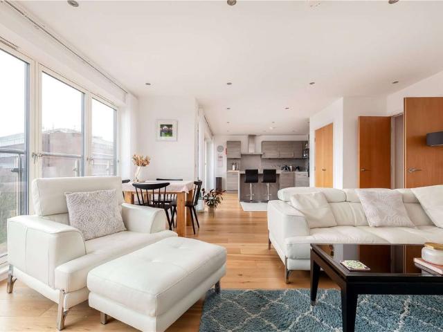 An immaculate part furnished three bed, fourth floor apartment with a lift located to the west of Edinburgh's city centre