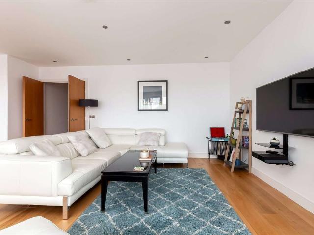 An immaculate part furnished three bed, fourth floor apartment with a lift located to the west of Edinburgh's city centre