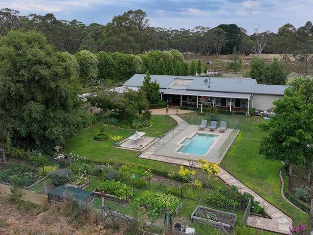 A fantastic Lifestyle property, set on 16+ wonderful acres