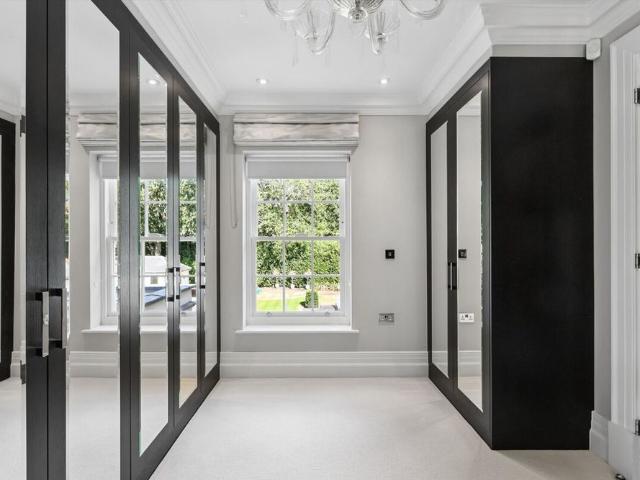 An impressive detached family residence offering exceptional reception and leisure spaces