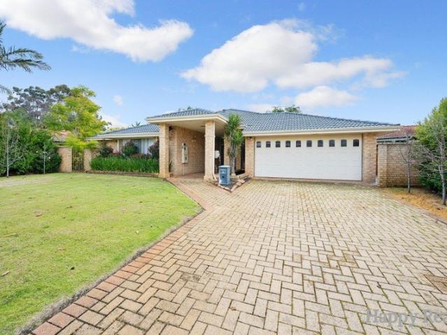 An Impressive Family Residence with Three Master Ensuites on 940sqm Block!