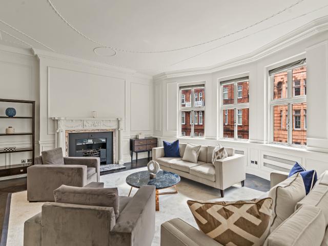 An Impressive Two Bedroom Apartment on Mount Street