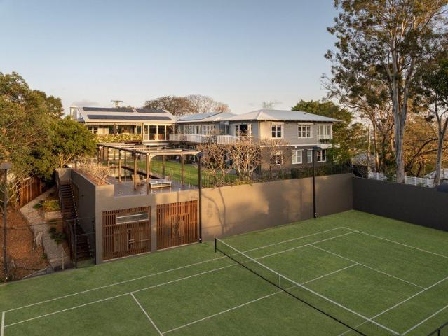 An Inner City Estate of Extraordinary Proportions