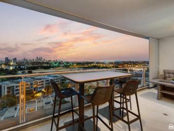AN INCREDIBLE OUTLOOK FROM A FIRST CLASS APARTMENT