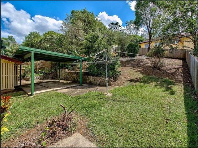 AN INVITING FAMILY HOME!