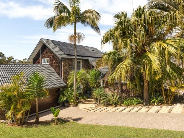 An inviting family retreat with poolside entertaining on 620sqm