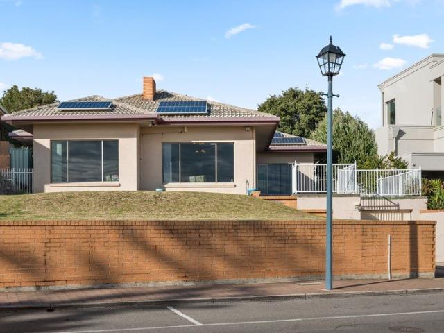 An Irreplaceable Oceanfront Canvas in South Brighton