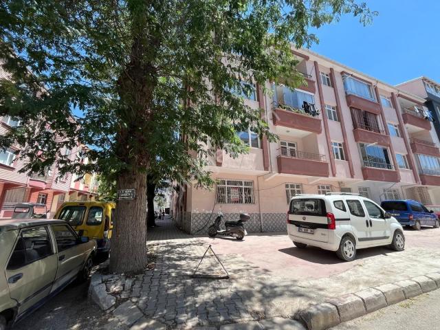 An ka'dan Merkezde Giriş Kat Köşe Başı 3+1 Bağımsız Odalı