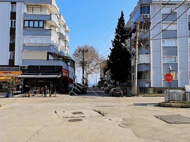 Anıl Emlak'tan Güzelyalı'da Arakat Eşyalı Kiralık Daire