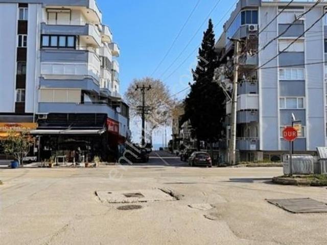 Anıl Emlak'tan Güzelyalı'da Arakat Eşyalı Kiralık Daire